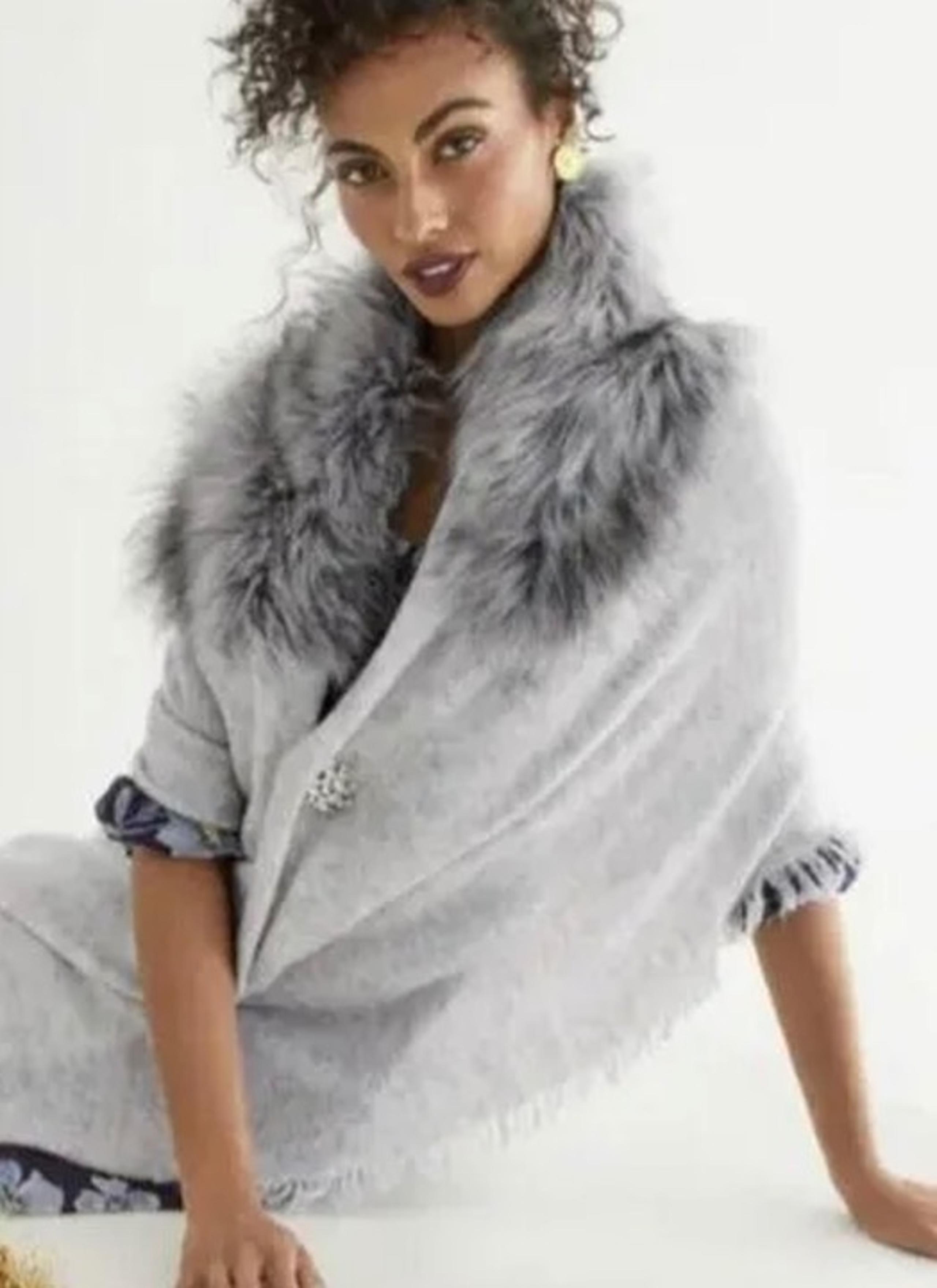 CAbi Heavenly Wrap #4081 New with Tags Light Gray Faux Fur Scarf