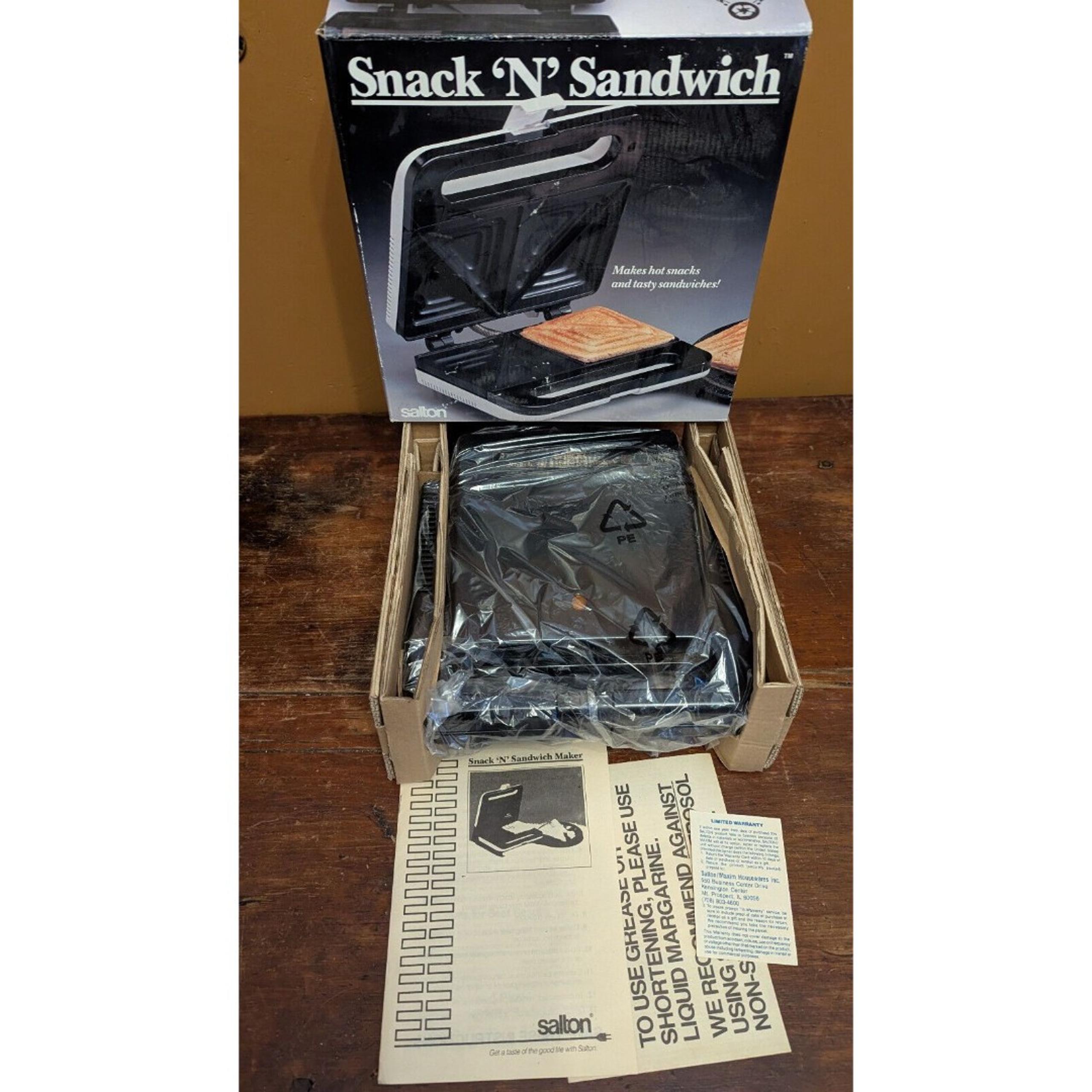 VTG Salton Snack 'N' Sandwich Maker 1991 Model SA4 Panini Crimps and Seals NOS