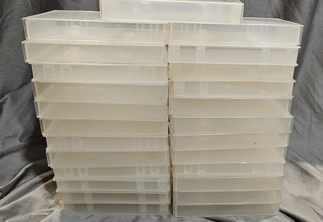 Lot of 25 plastic vhs clamshell cases