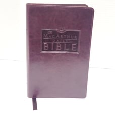 The MacArthur Daily Bible 2nd Edition NASB Brown Thomas Nelson John McArthur EUC
