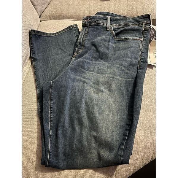 1481-NYDJ 22w NWT-Billie mini bootcut 32 inches long
