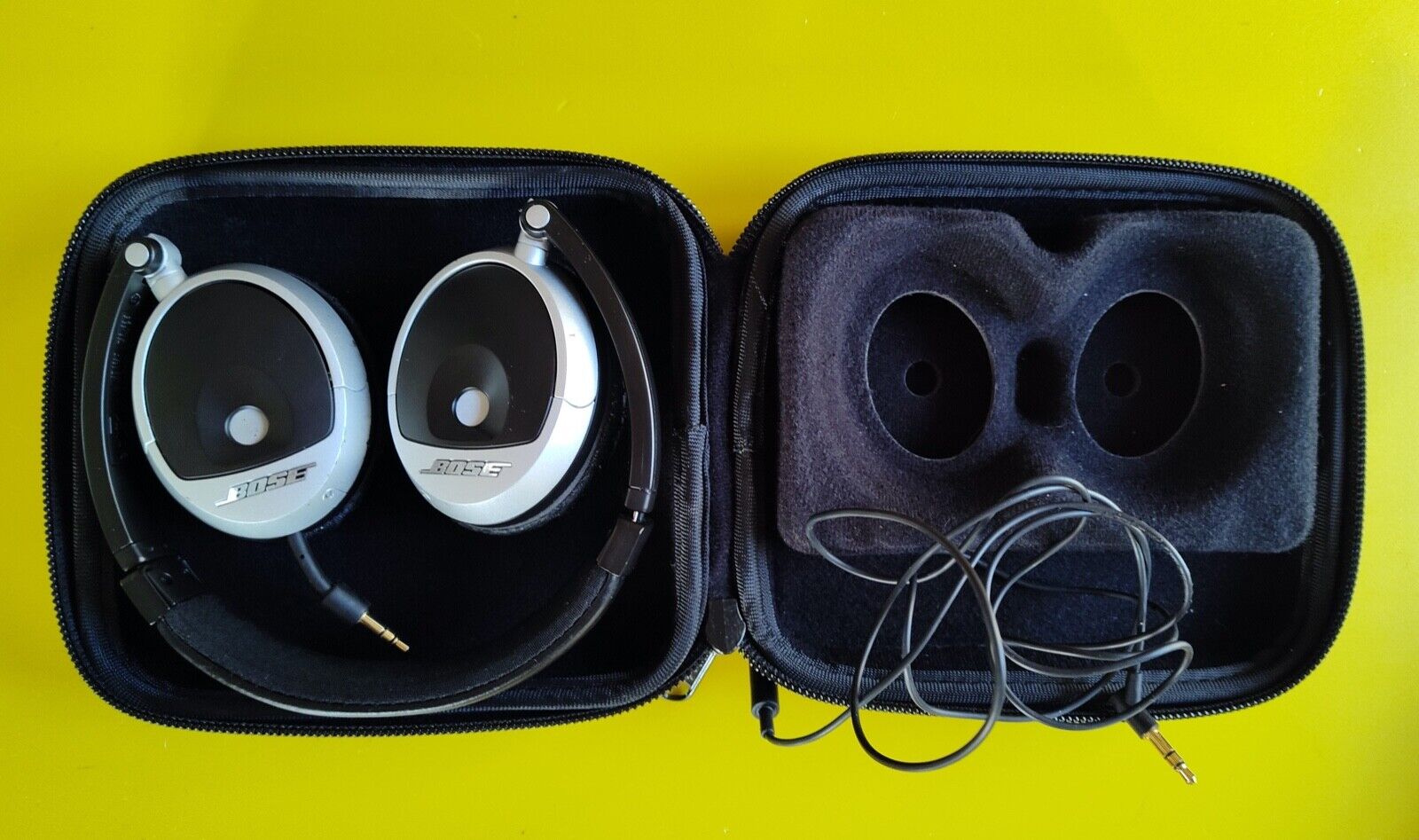 Bose On Ear Headphones With Case, Wired 3.5mm Jack (FREE Shipping)