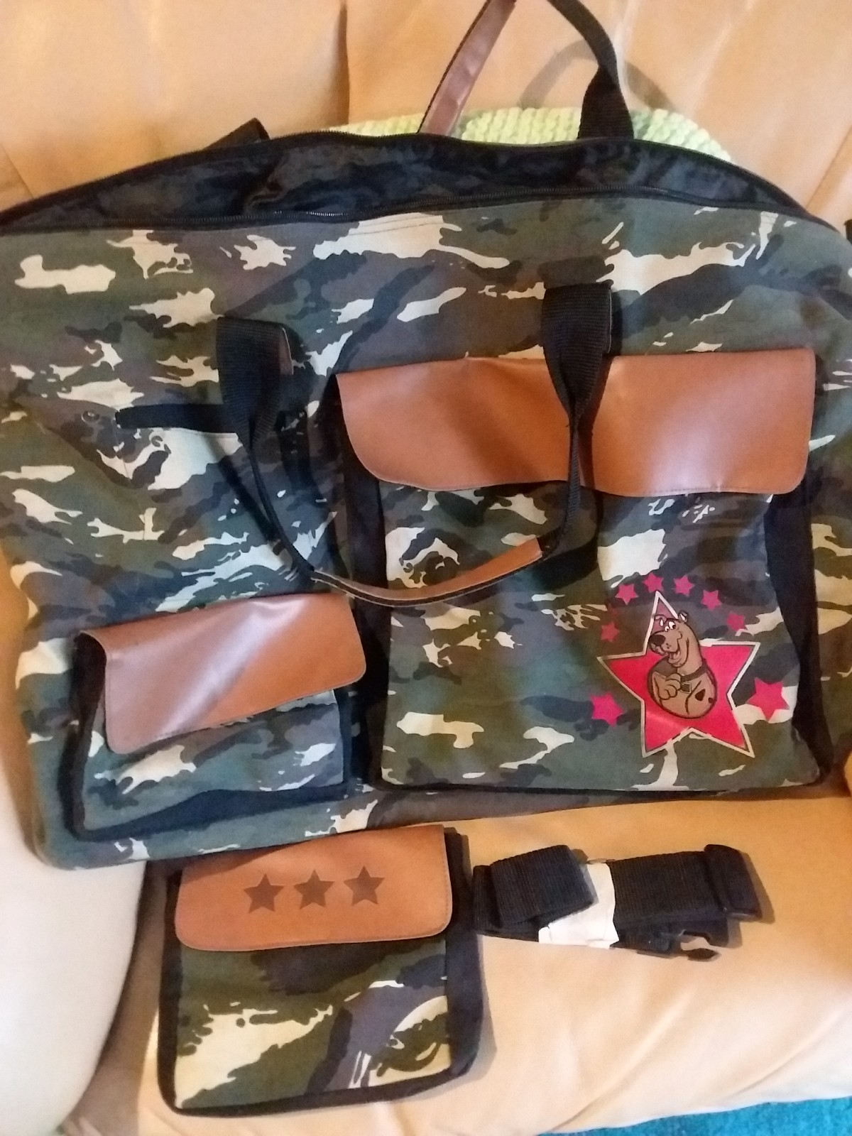 Vintage camouflage SCOOBY DOO canvas weekender travel bag. Like new.