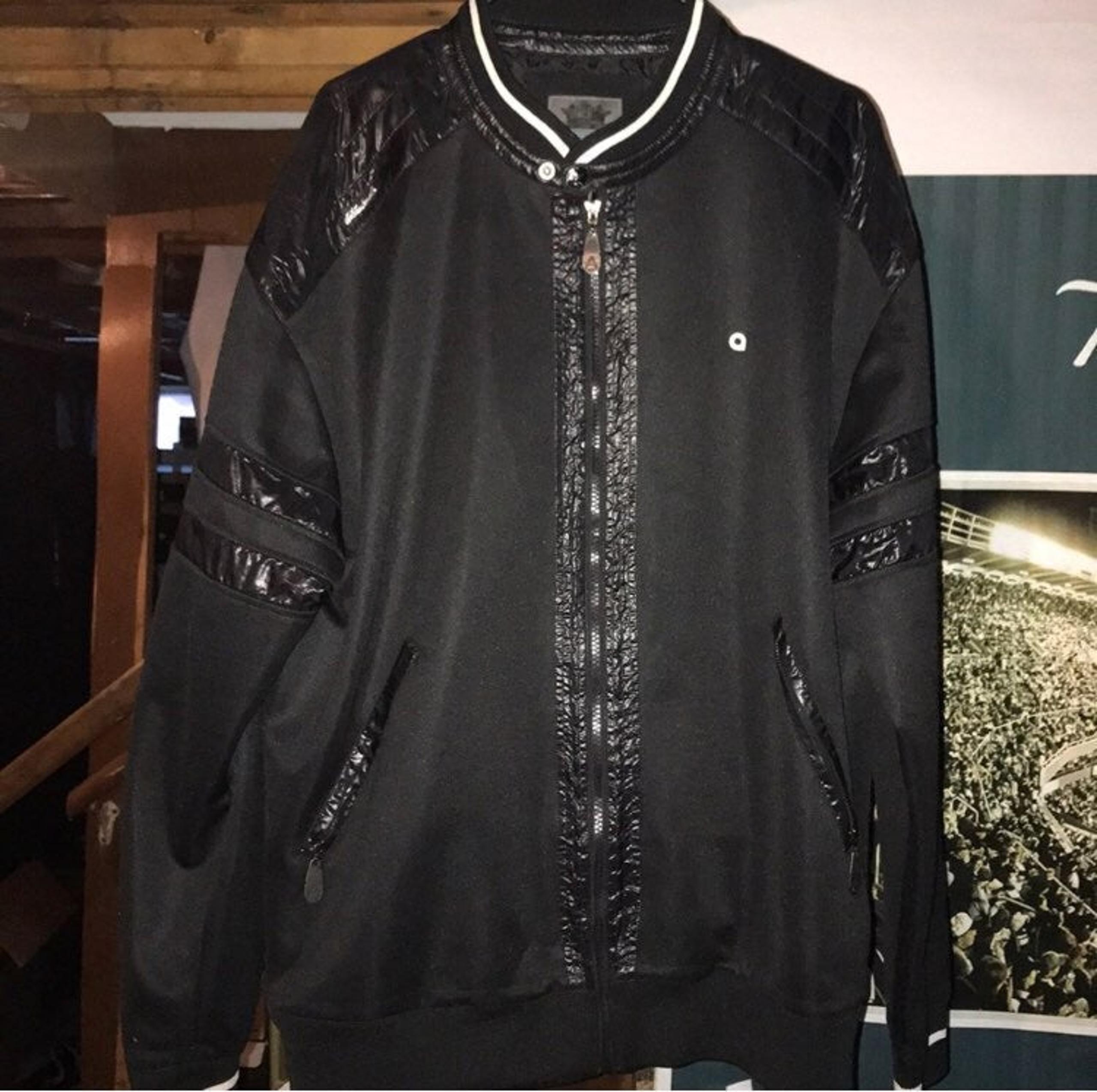 Men’s Akademiks Jacket Size XL.