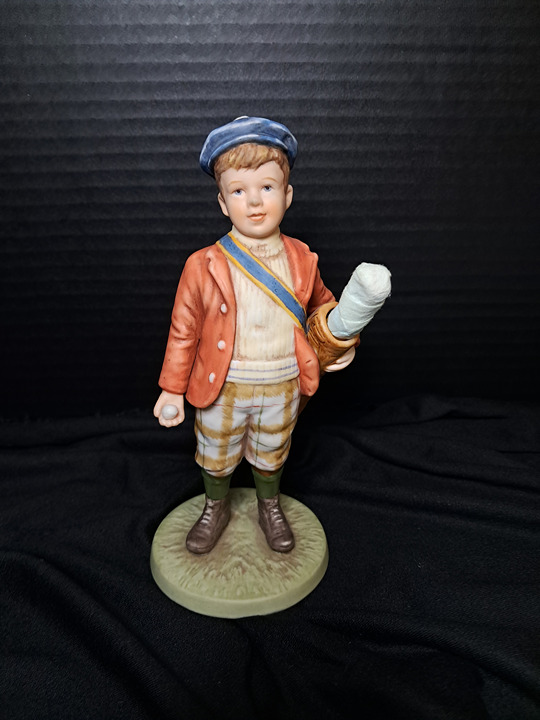 Museum Quality Omnia Optima Benedictine Golf Figurine 1986 His Master Caddy Mint