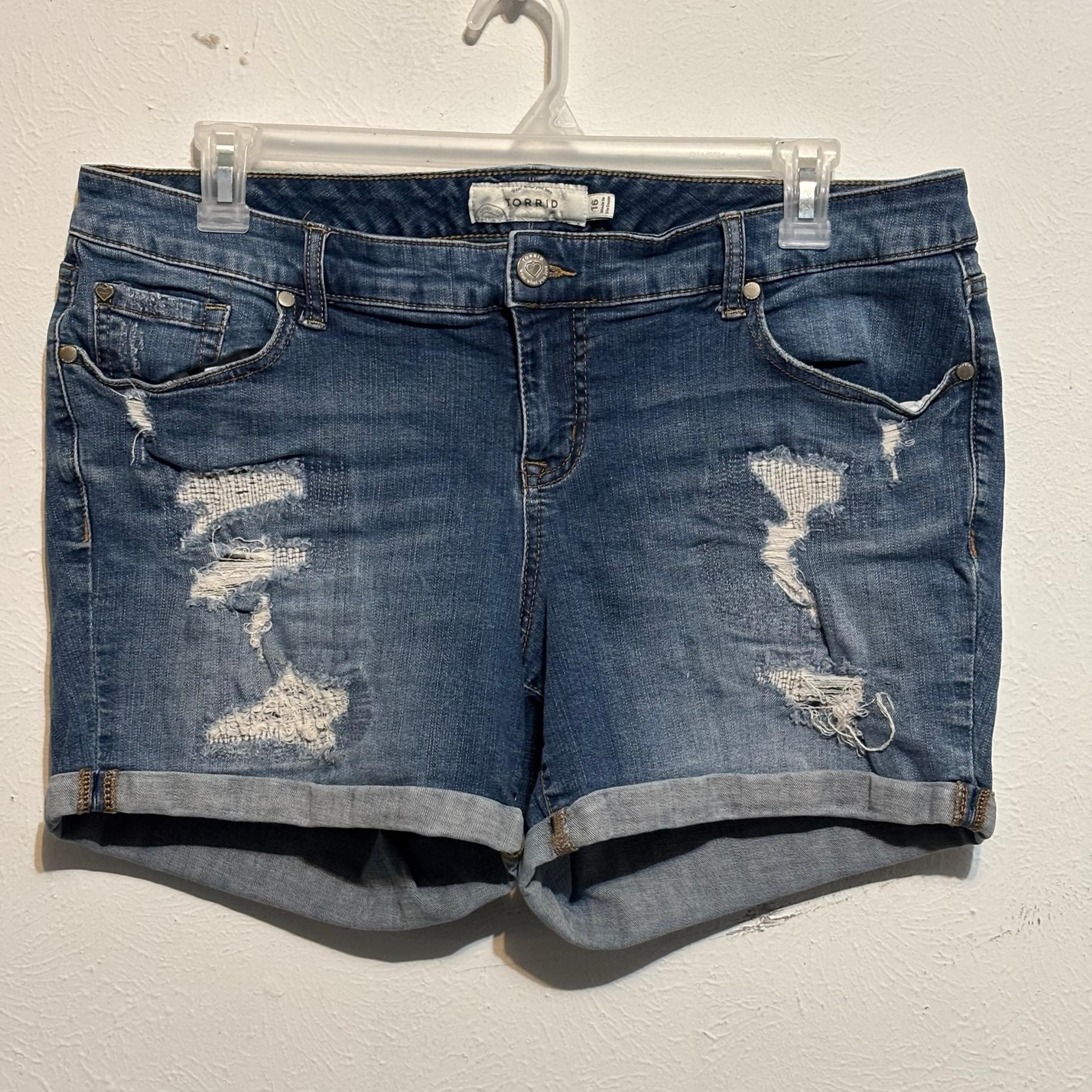Torrid Women's Blue Denim Shorts
Size 16