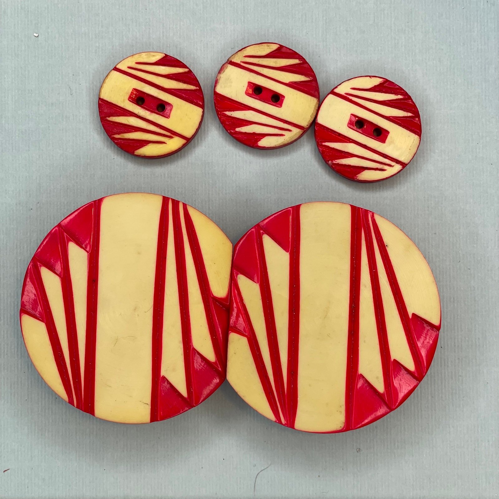 Vintage Art Deco Red Bakelite Celluloid Belt Buckle Dress Clip & buttons Set