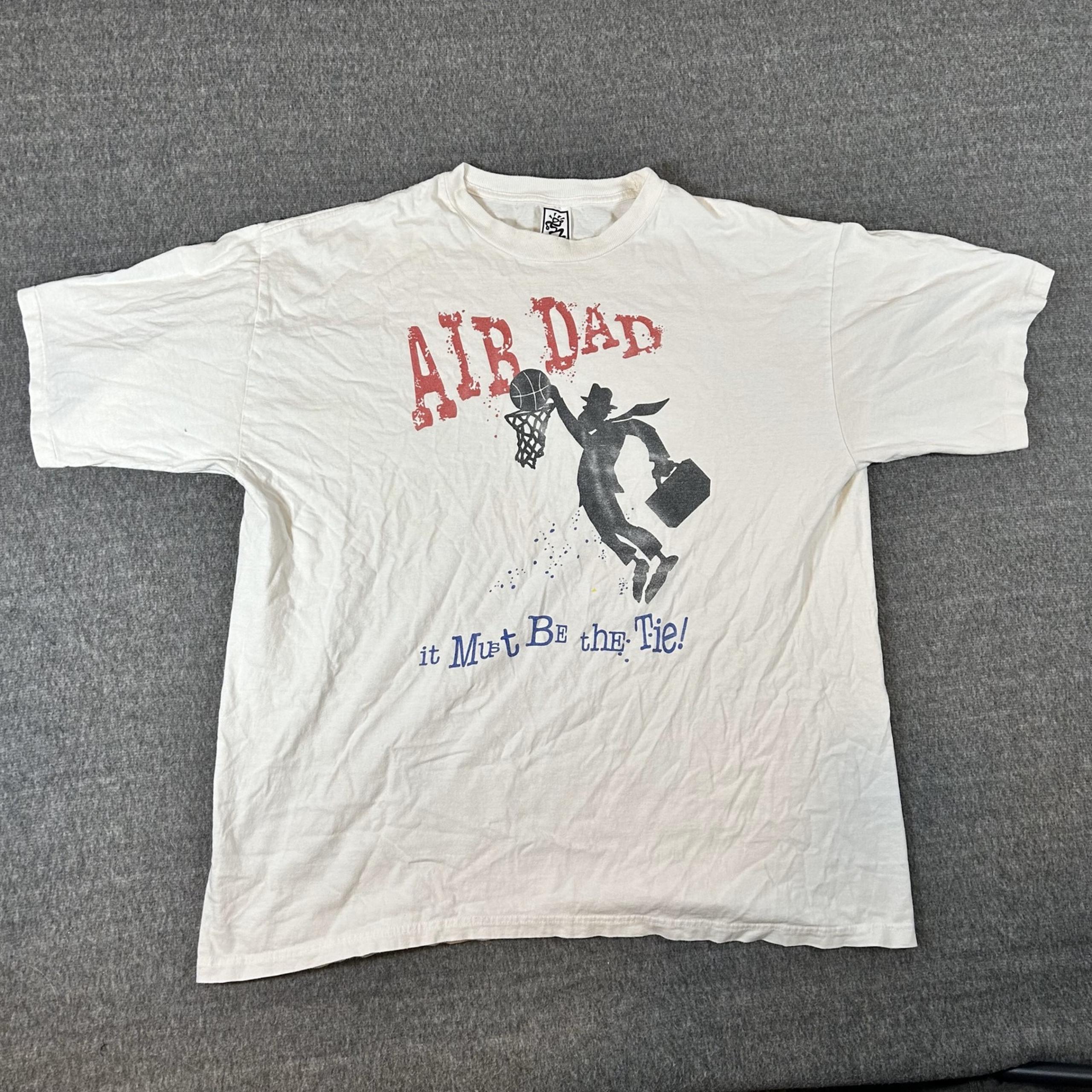 Savvy Air Dad Graphic T-Shirt It Must Be The Tie! White Mens 2XL Funny Humor