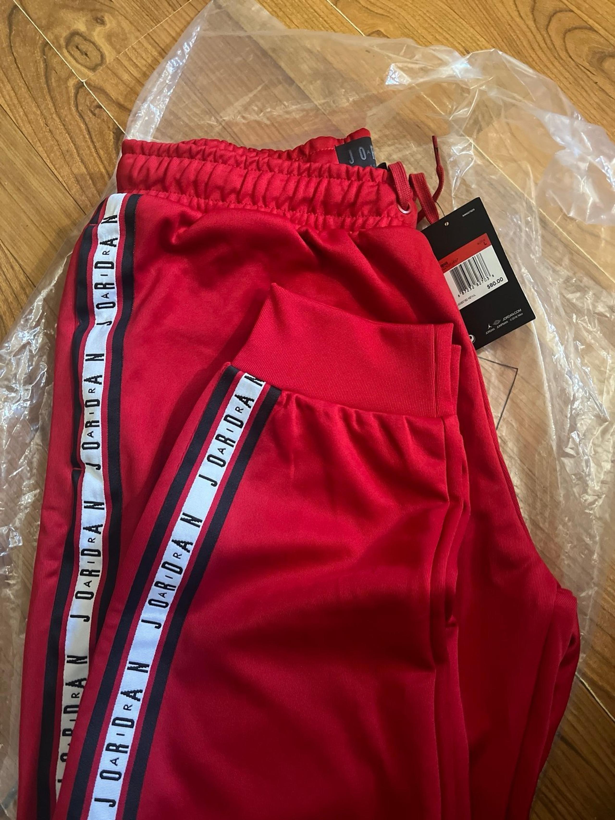 JUMPMAN AIR BASKETBALL PANTS
Men – red