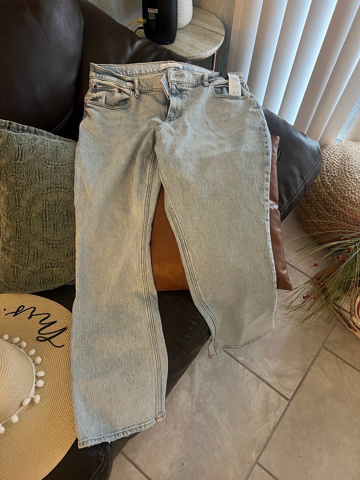 Abercrombie and Fitch 90s relaxed jeans