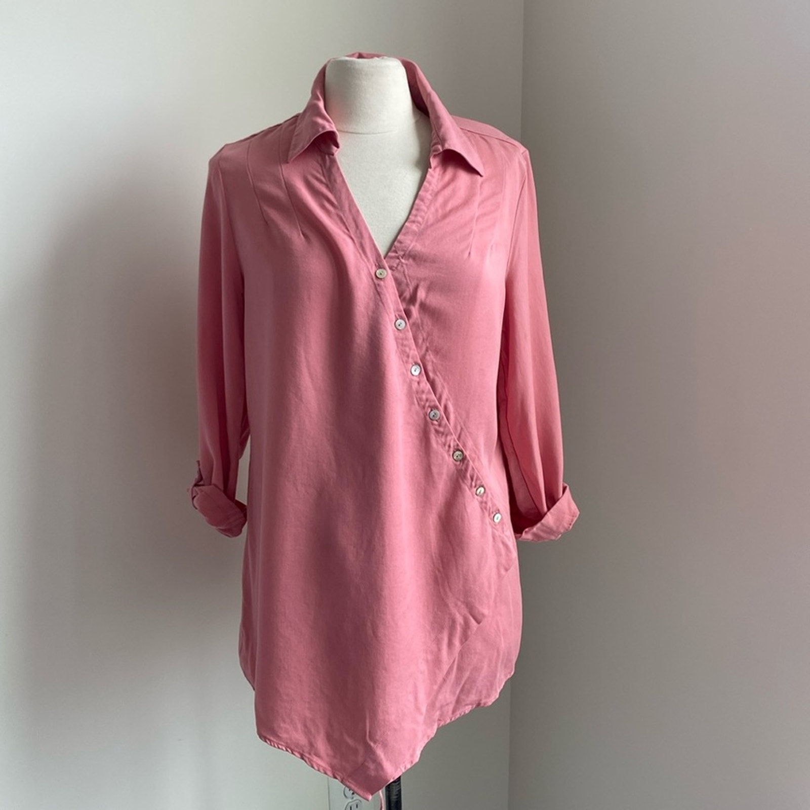SOFT SURROUNDINGS Button Down Shirt Womens Sz Medium Pink Asymmetrical Tencel