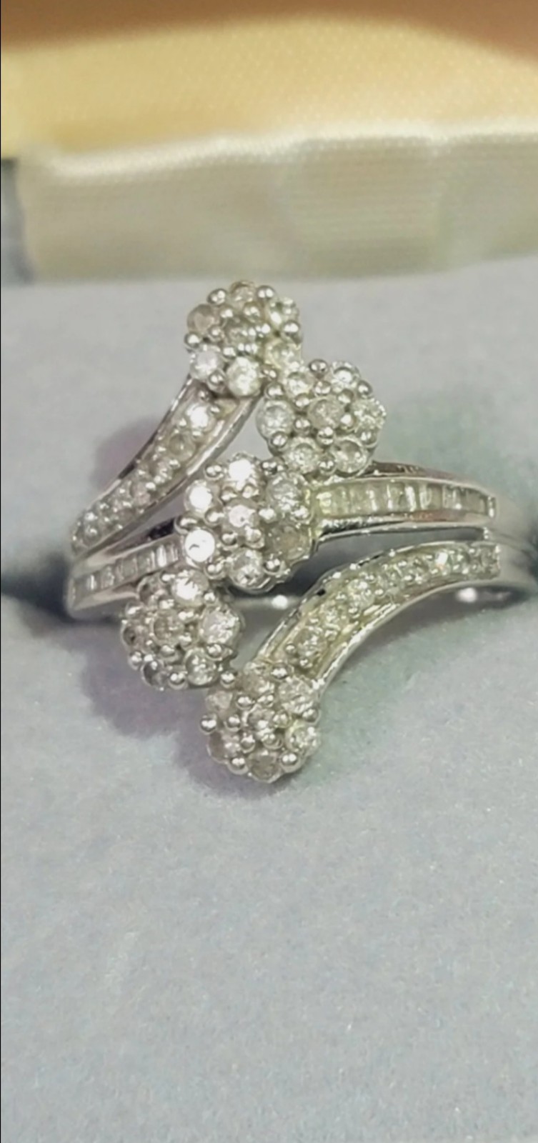 Beautiful 10K White Gold Diamond Cluster Really Beautiful