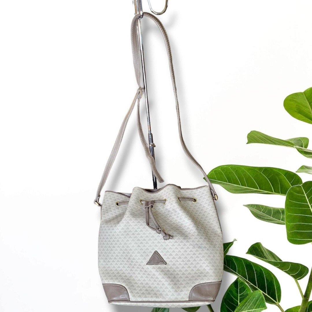 vtg 1984 Liz Claiborne 10 drawstring bucket handbag purse taupe triangle logo