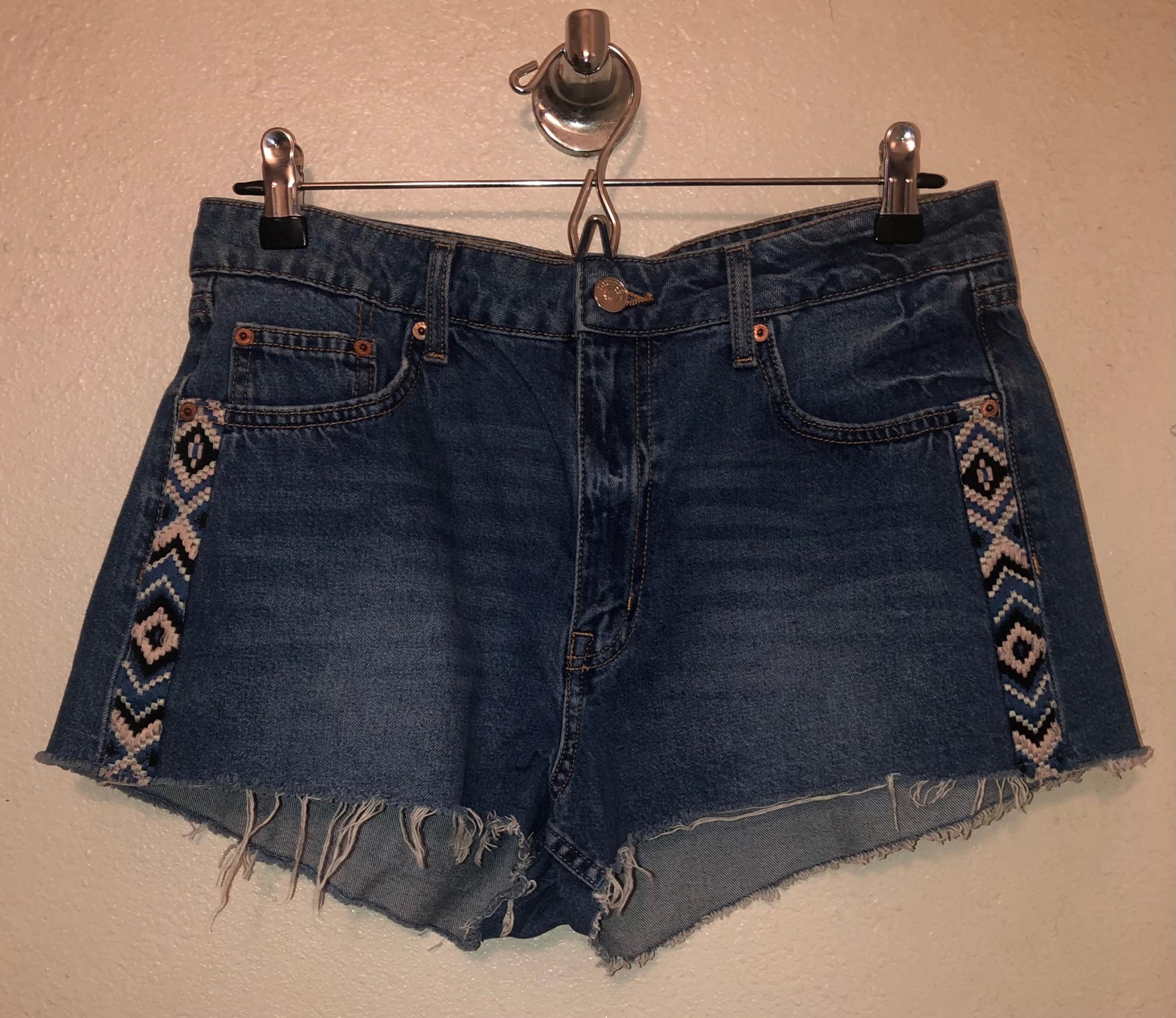 Divided H&M Aztec Embroidered Jean Shorts Women’s size 10