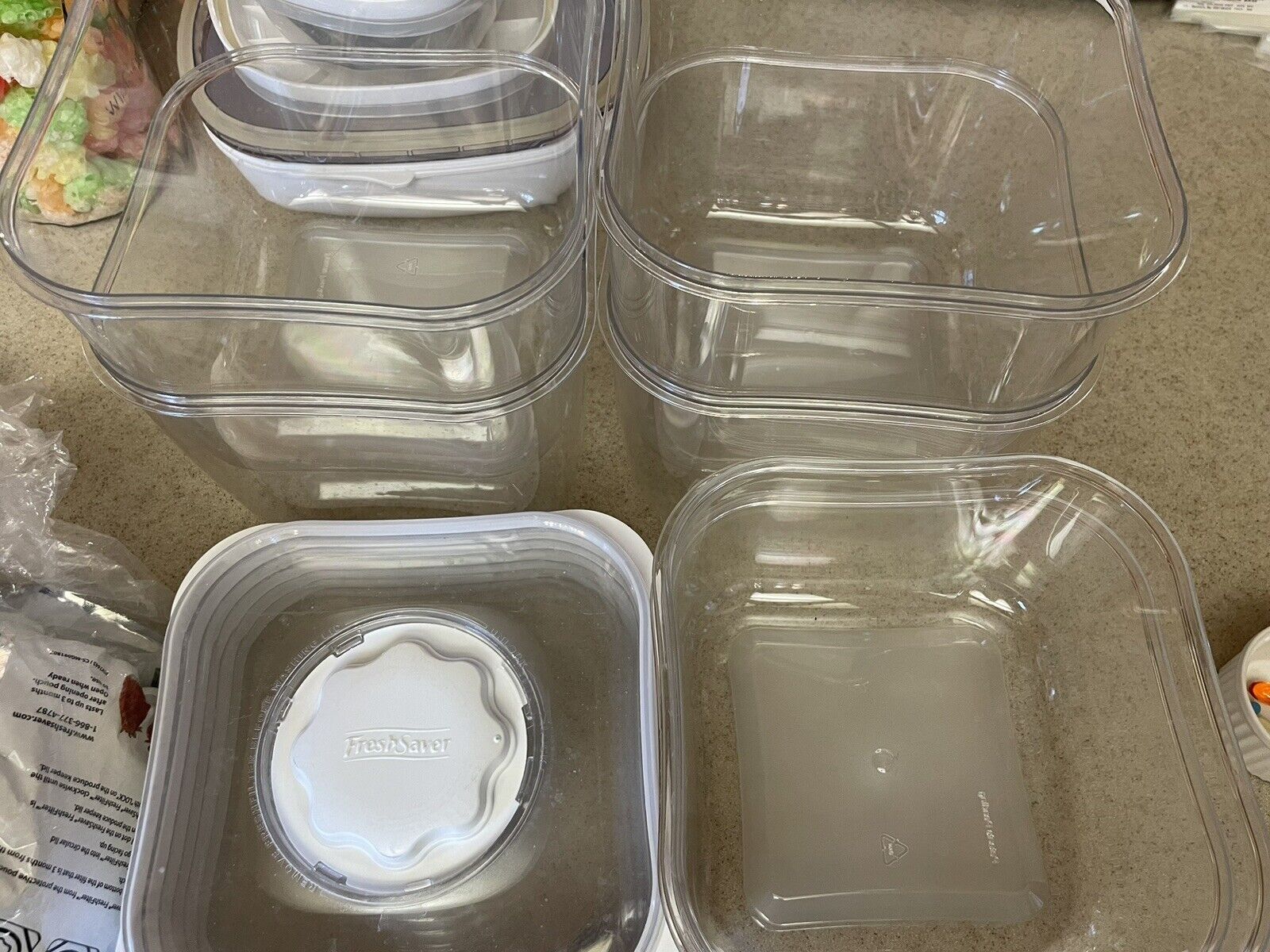 Set of 6 FoodSaver Fresh Saver Containers, Lids, and Replacemt Filters
