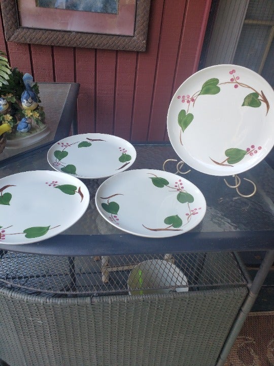 4 Stanhome Ivy Dinner Plates Hand Painted Under Glaze Vintage Late 1940's