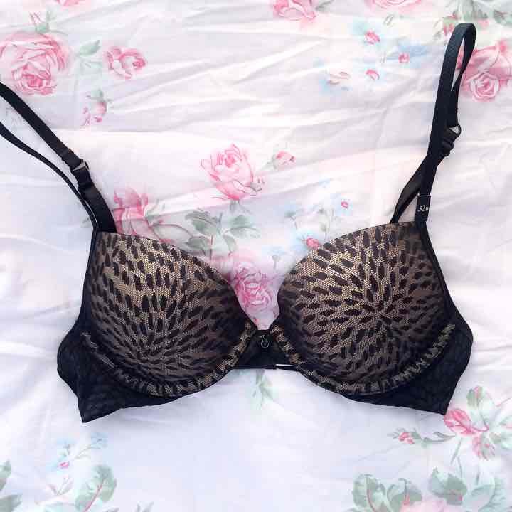 Victoria's Secret Fabulous plunge bra