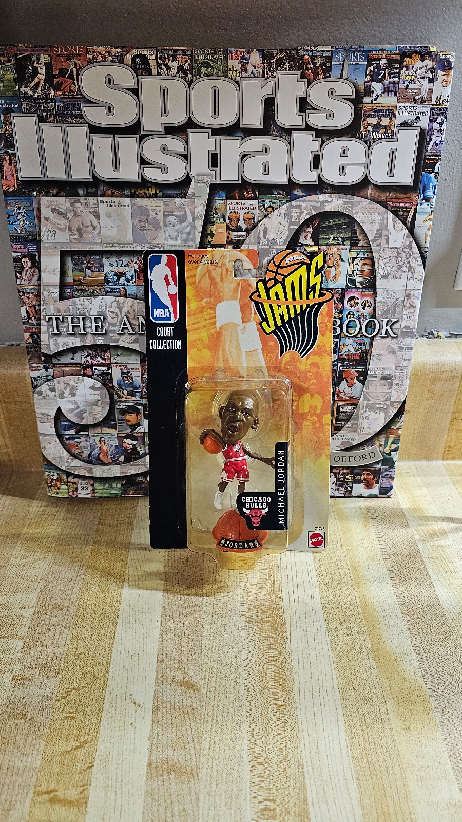 MICHAEL JORDAN NBA JAMS 1998-99 MATTEL FIGURE WITH RED JERSEY