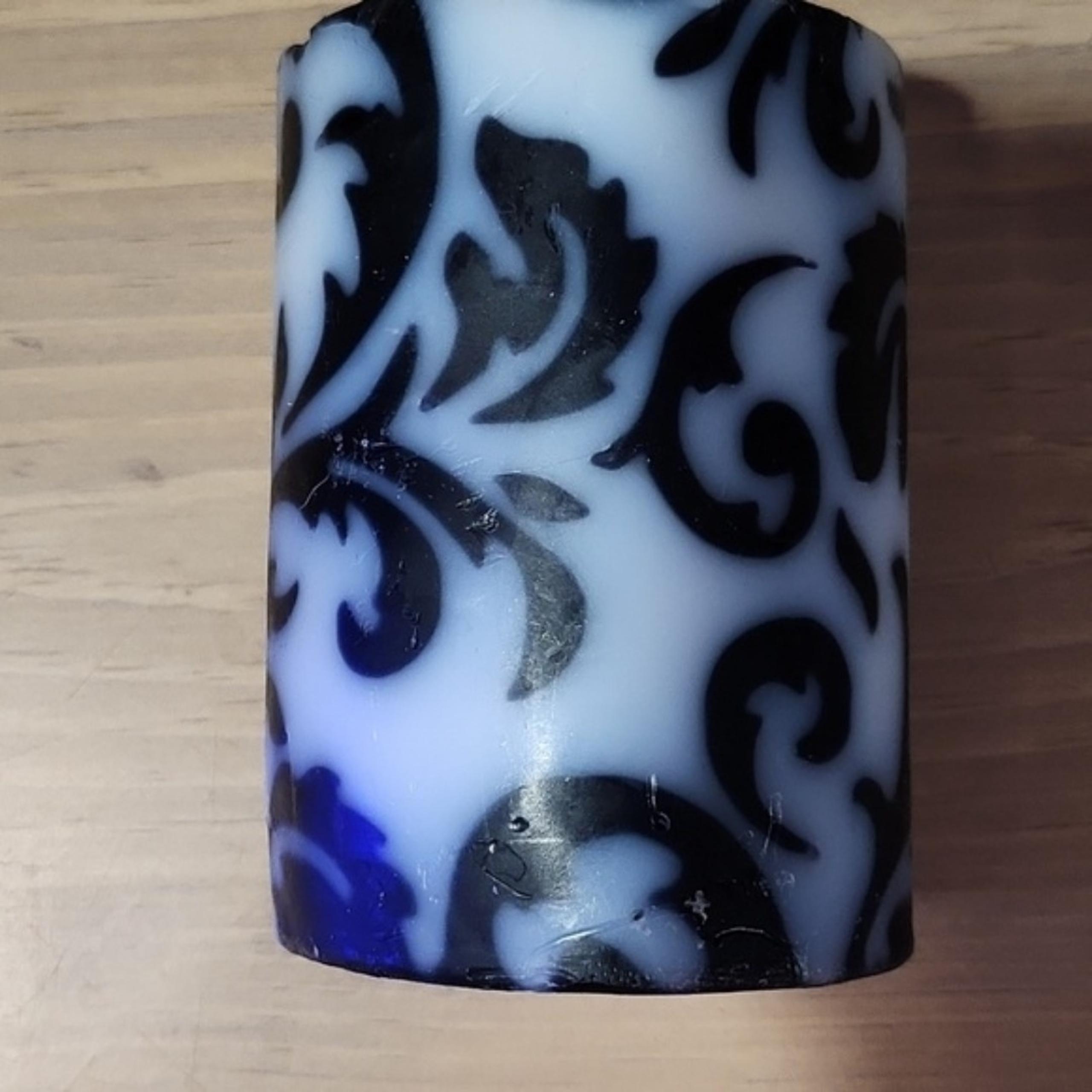 Pier 1 Imports 2.1 in x4in Black and White Pillar Set of 2 Candles