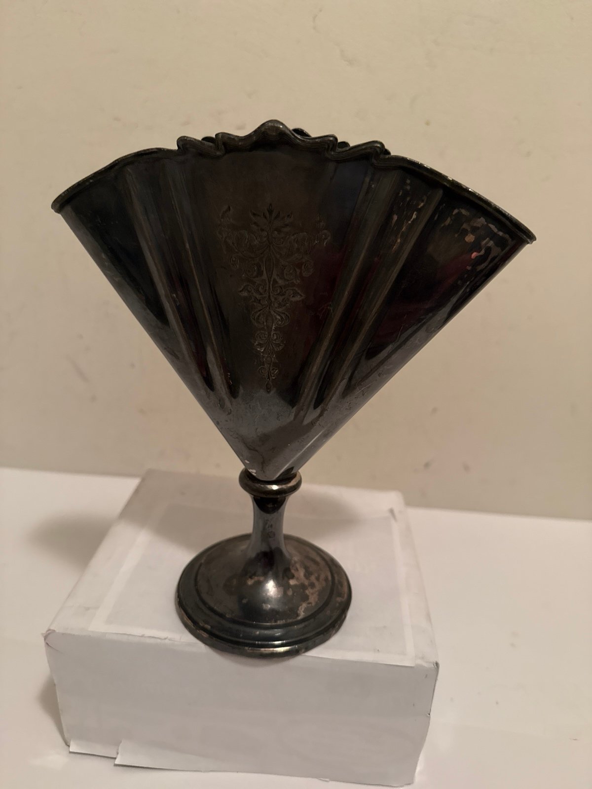 Monarch Fan Holder