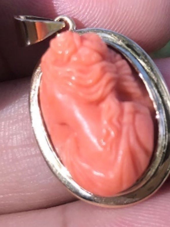Vintage 14K Real Solid YG Yellow Gold Pink Coral Carved Cameo Lady Pendant