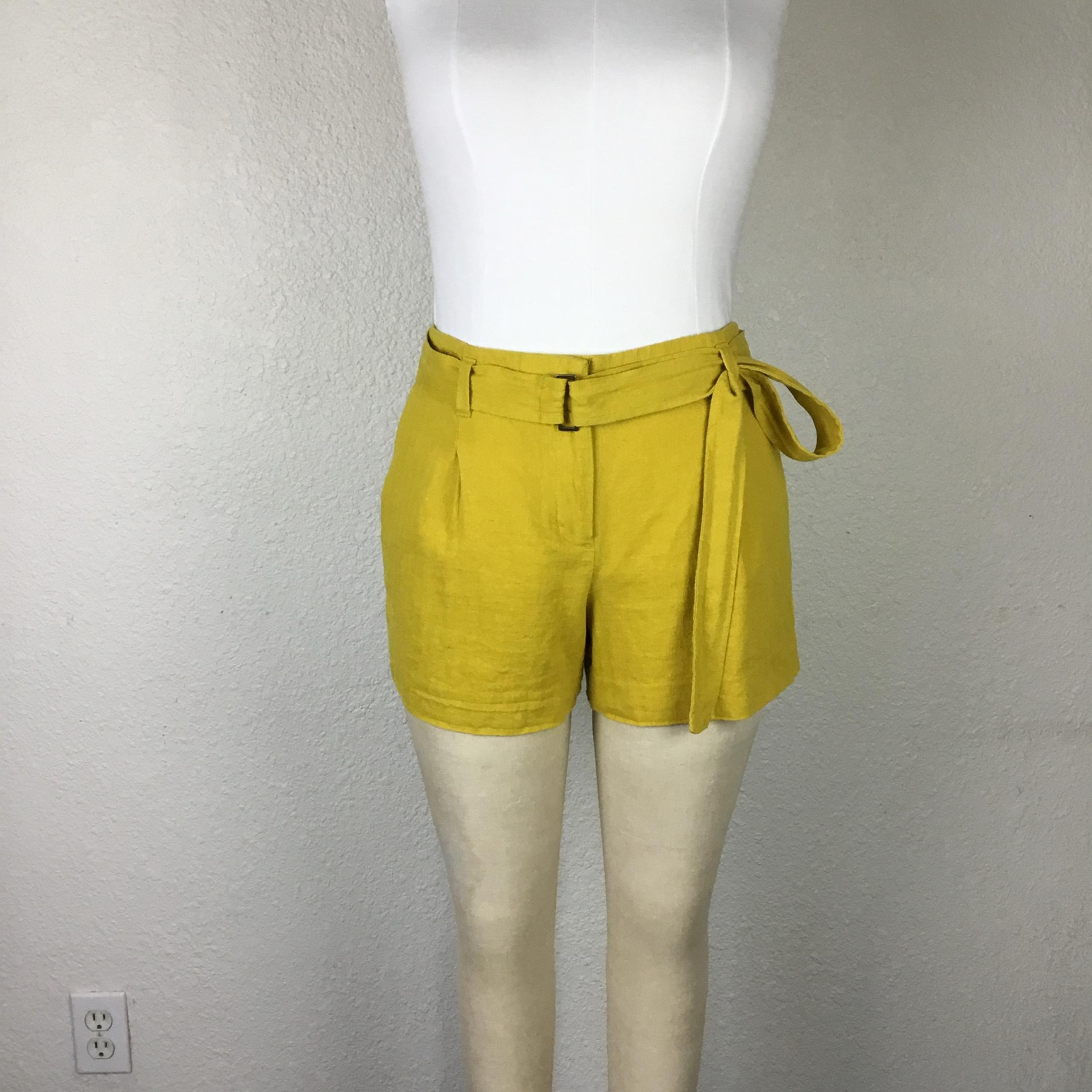 Ann Taylor Women’s Shorts Size 4 Gold Linen /Cotton

Front Pleated High Waist