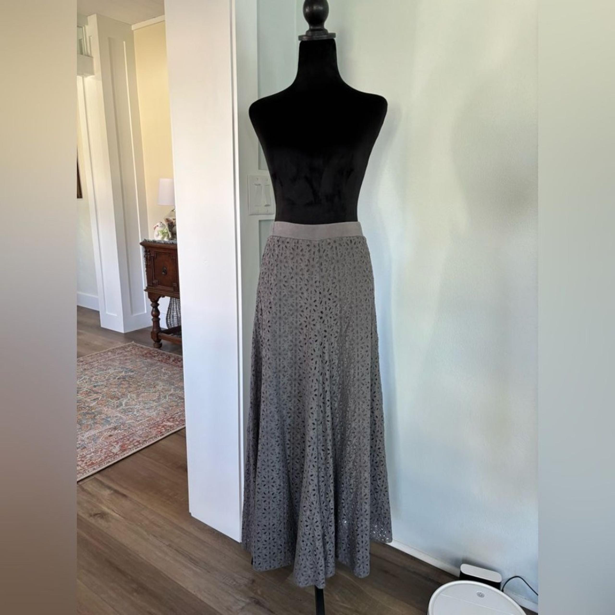 Johnny Was silk eyelet grey maxi skirt size
Small