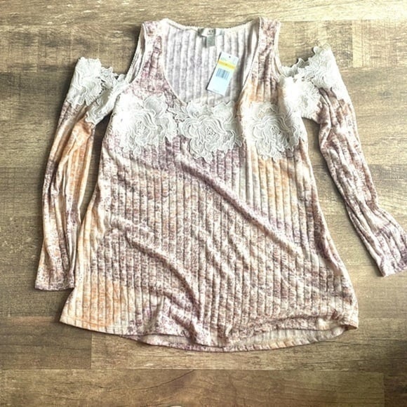 Vintage America Women’s cold shoulder , soft lace, trimmed blouse, long sleeve