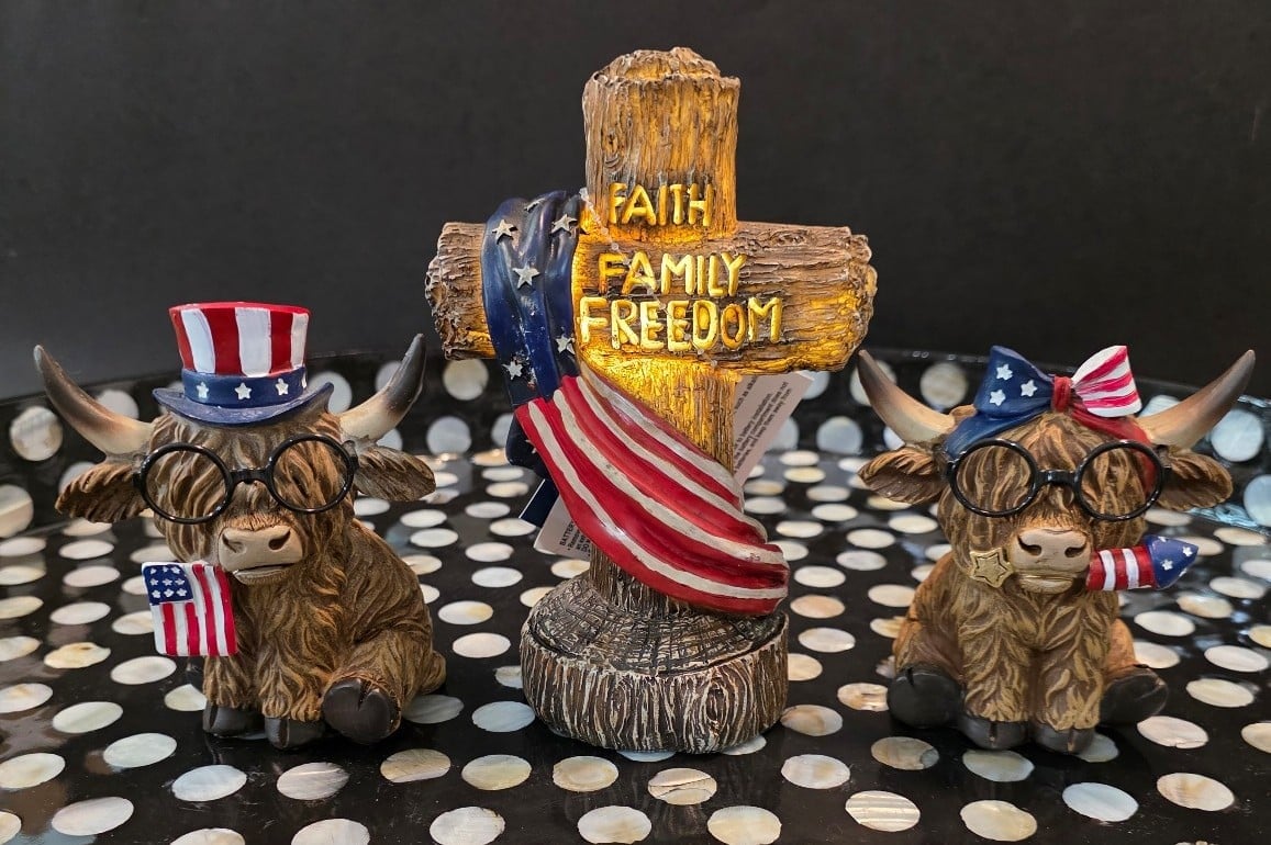4th of July Highland Cows & Beautiful Lighted Cross Faith, Family & Freedom :