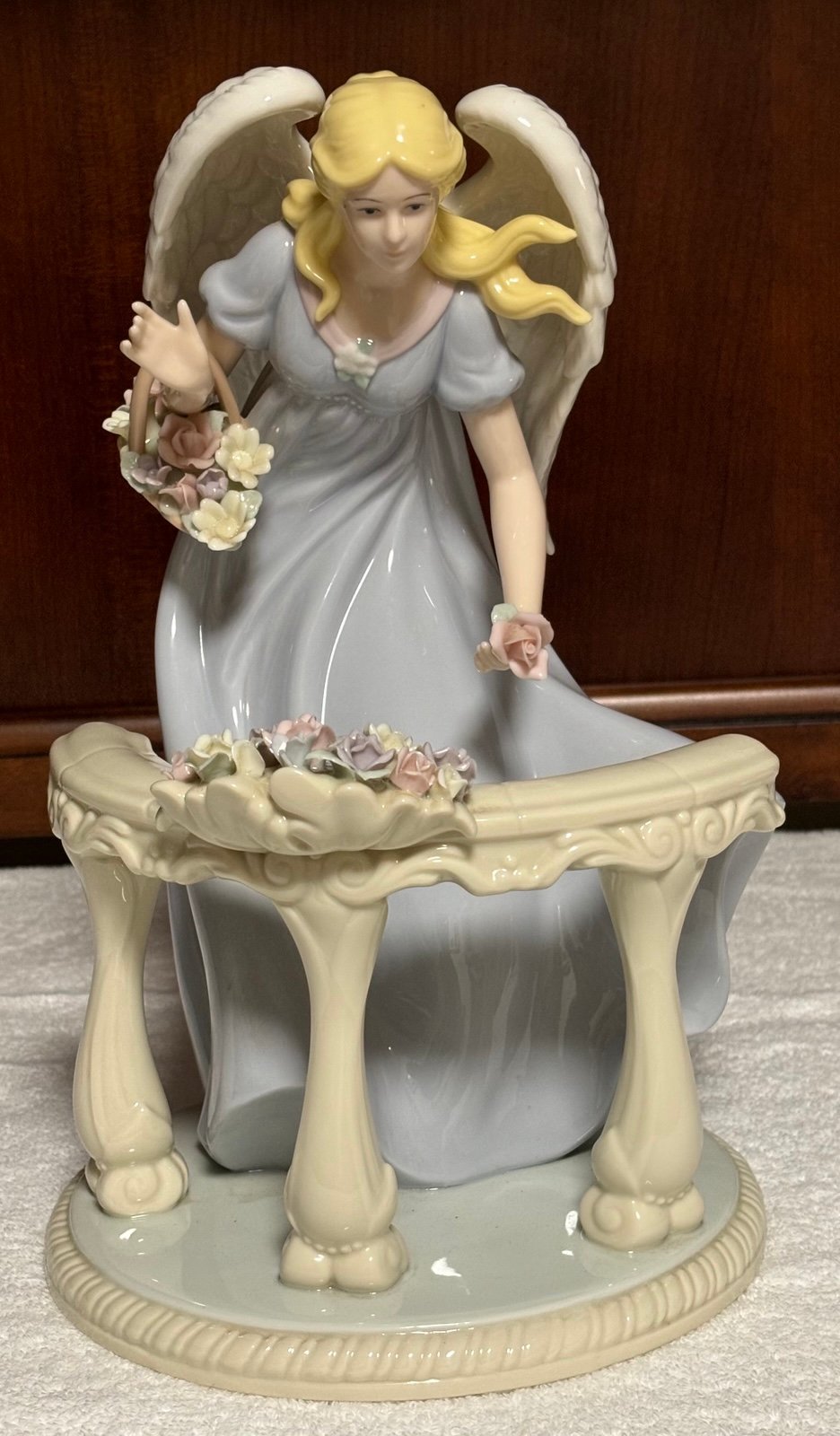 MEMBERS MARK HAND PAINTED PORCELAIN ANGEL FIGURINE 2005 HOLIDAY COLLECTION
