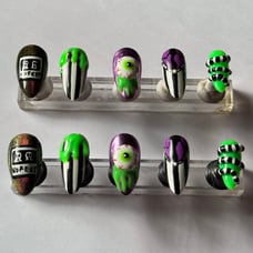 Glow in the dark beetle juice press on nails