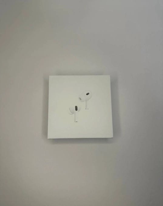Apple AirPods Pro (2nd Generation) with MagSafe Wireless Charging Case - White