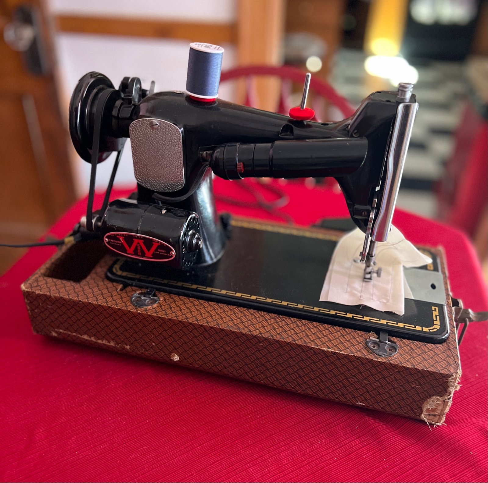 PFAFF SEWING MACHINE