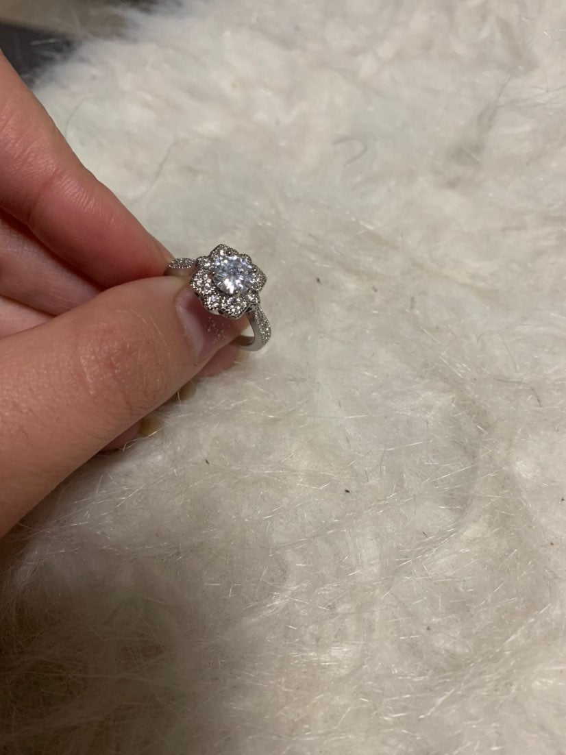 2.7ct Flower style engagement ring