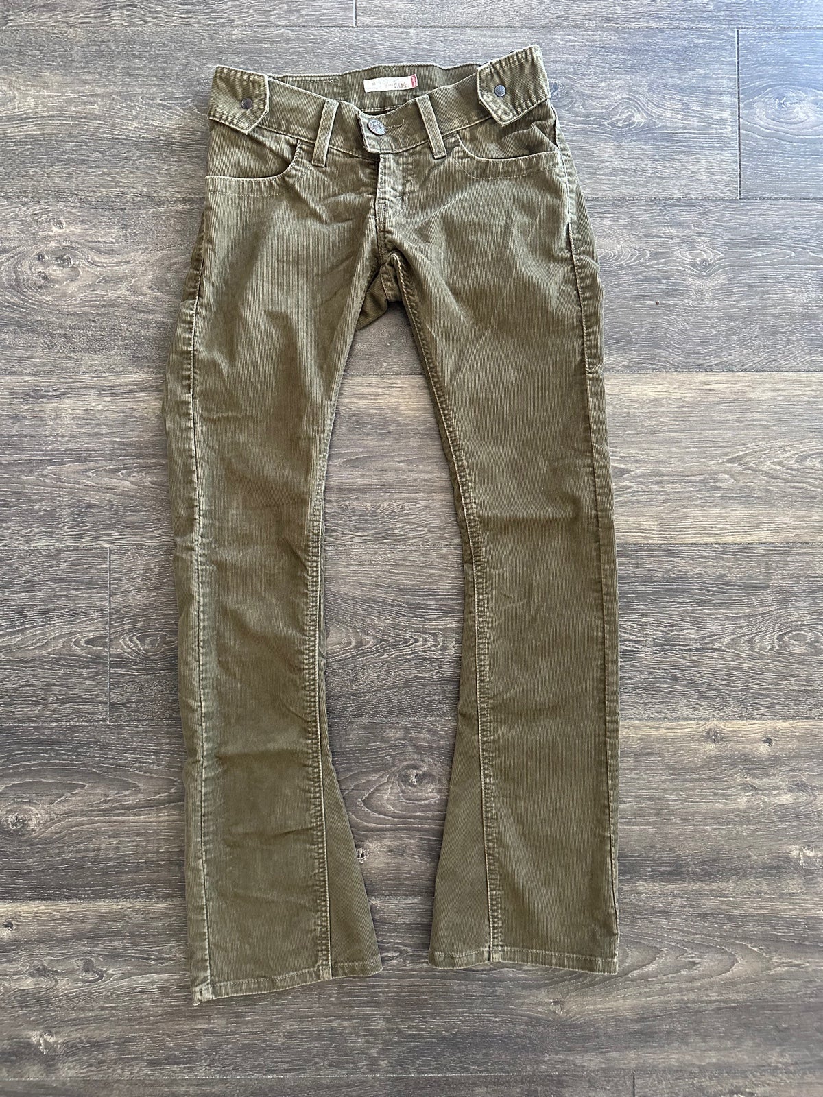 Olive Green Levi’s Slouch Flair corduroy (1M)
