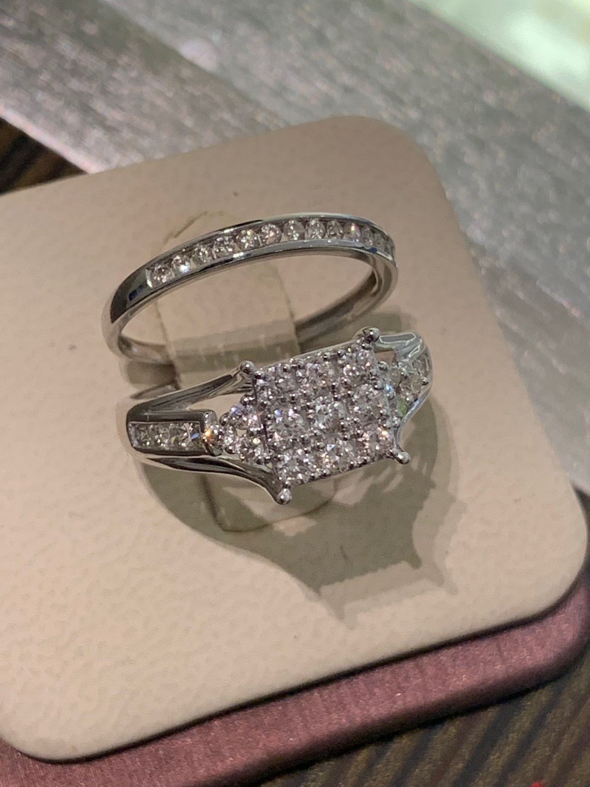1.00 cttw diamond white gold ring