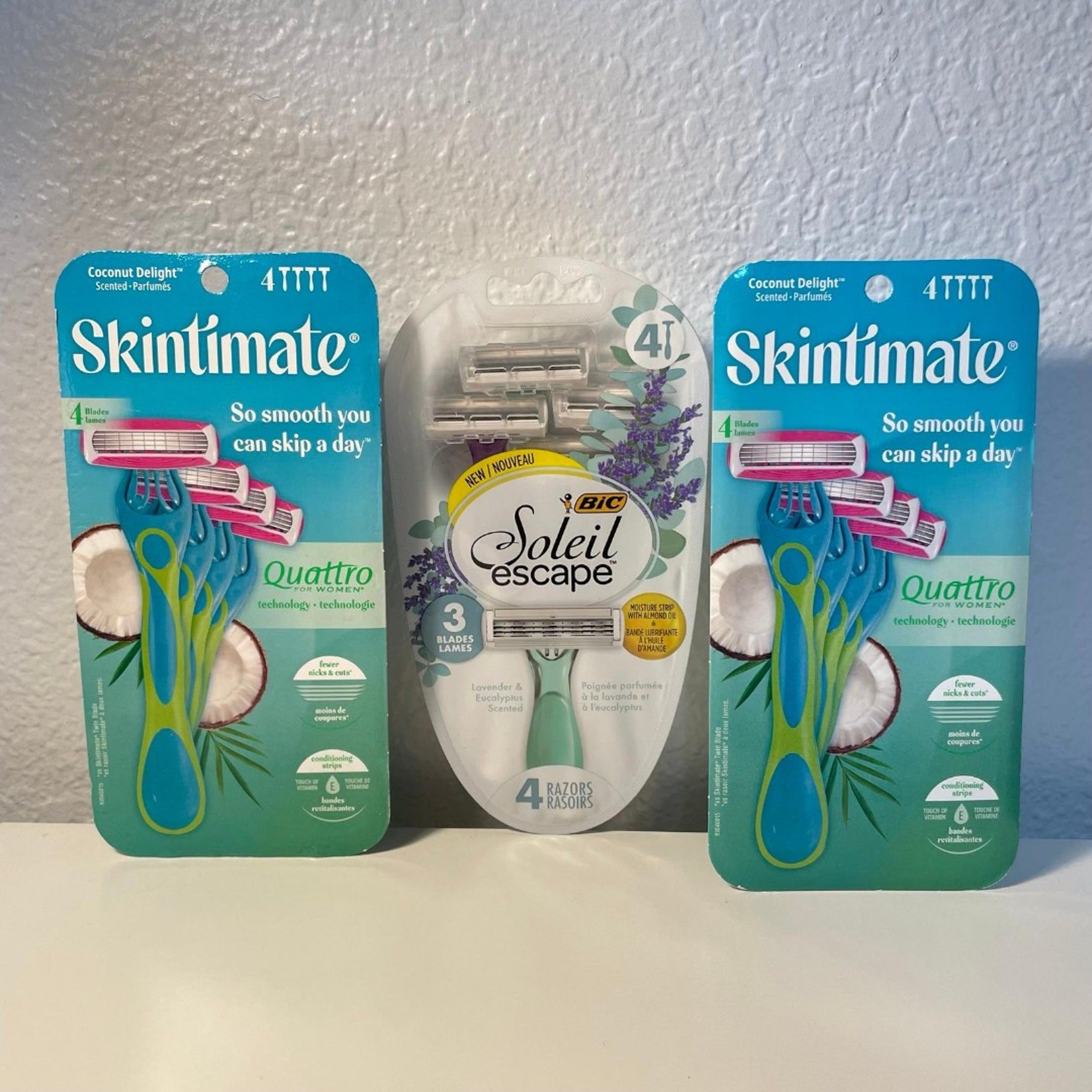 Set of 2 Skintimate Quattro Coconut Delight Disposable Razors (4ct)