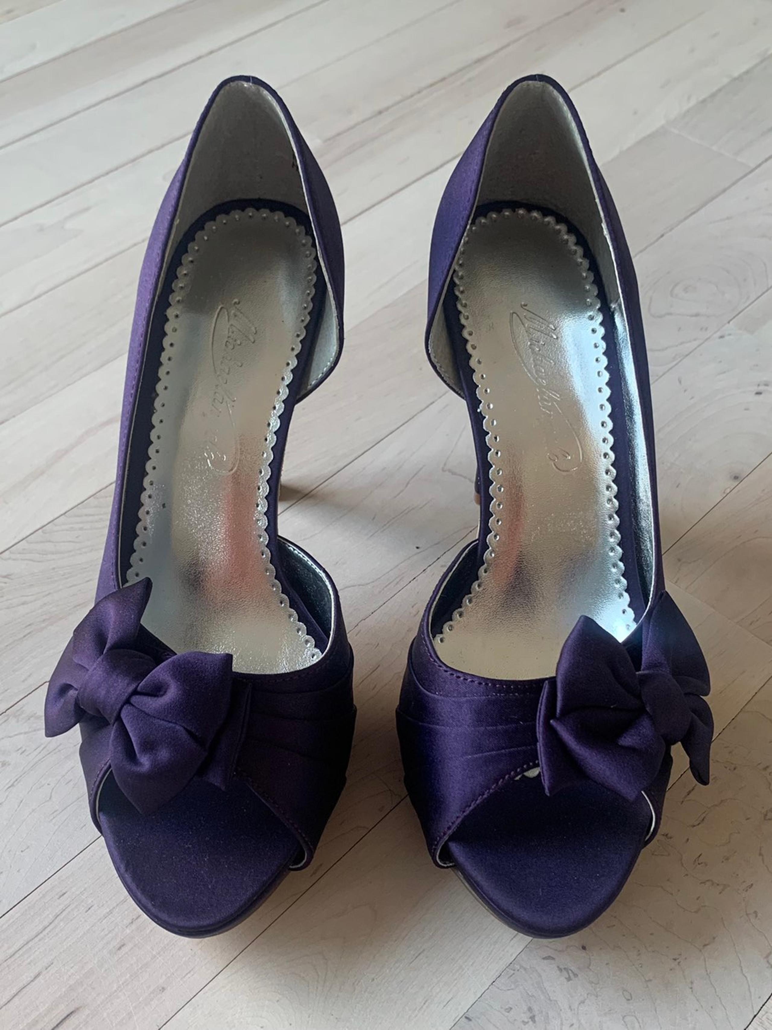 Maribelle michaelangelo peep toe