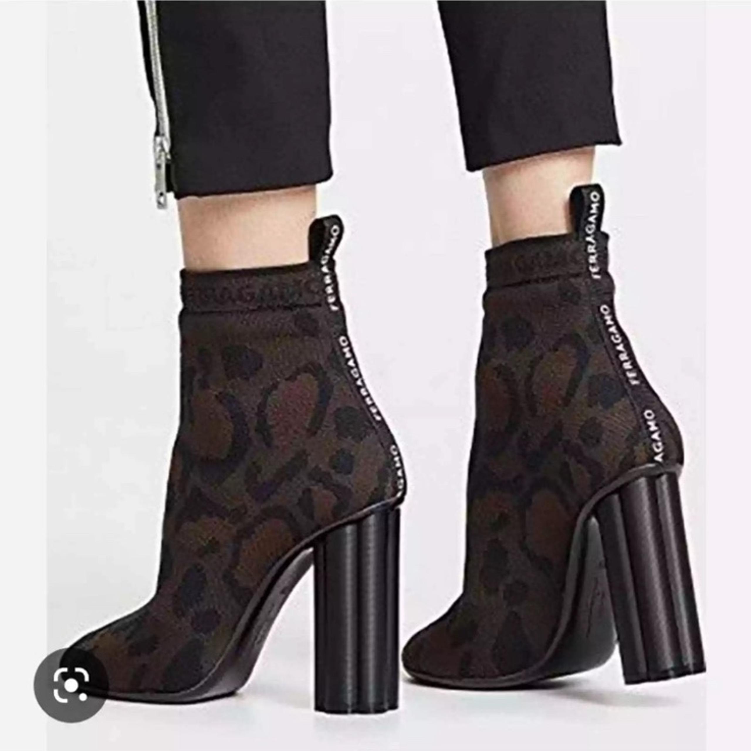 Salvatore Ferragamo Capo ankle boots heels brown leopard 9 C