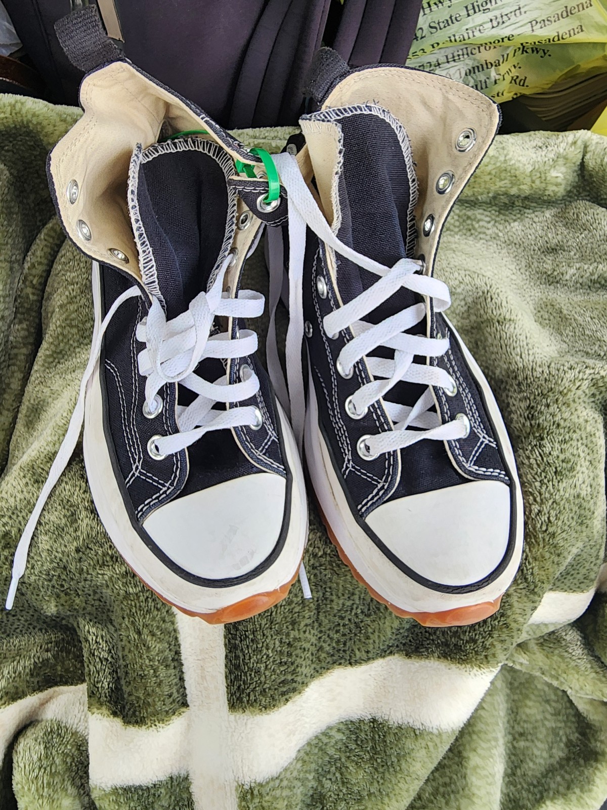 Womens converse shoes sz 8