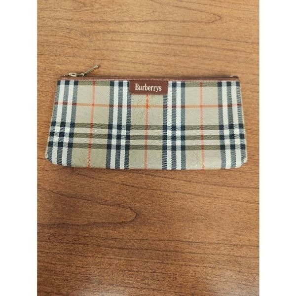 Burberrys VINTAGE Haymarket Check coin pouch. Slight ware on corners see picture