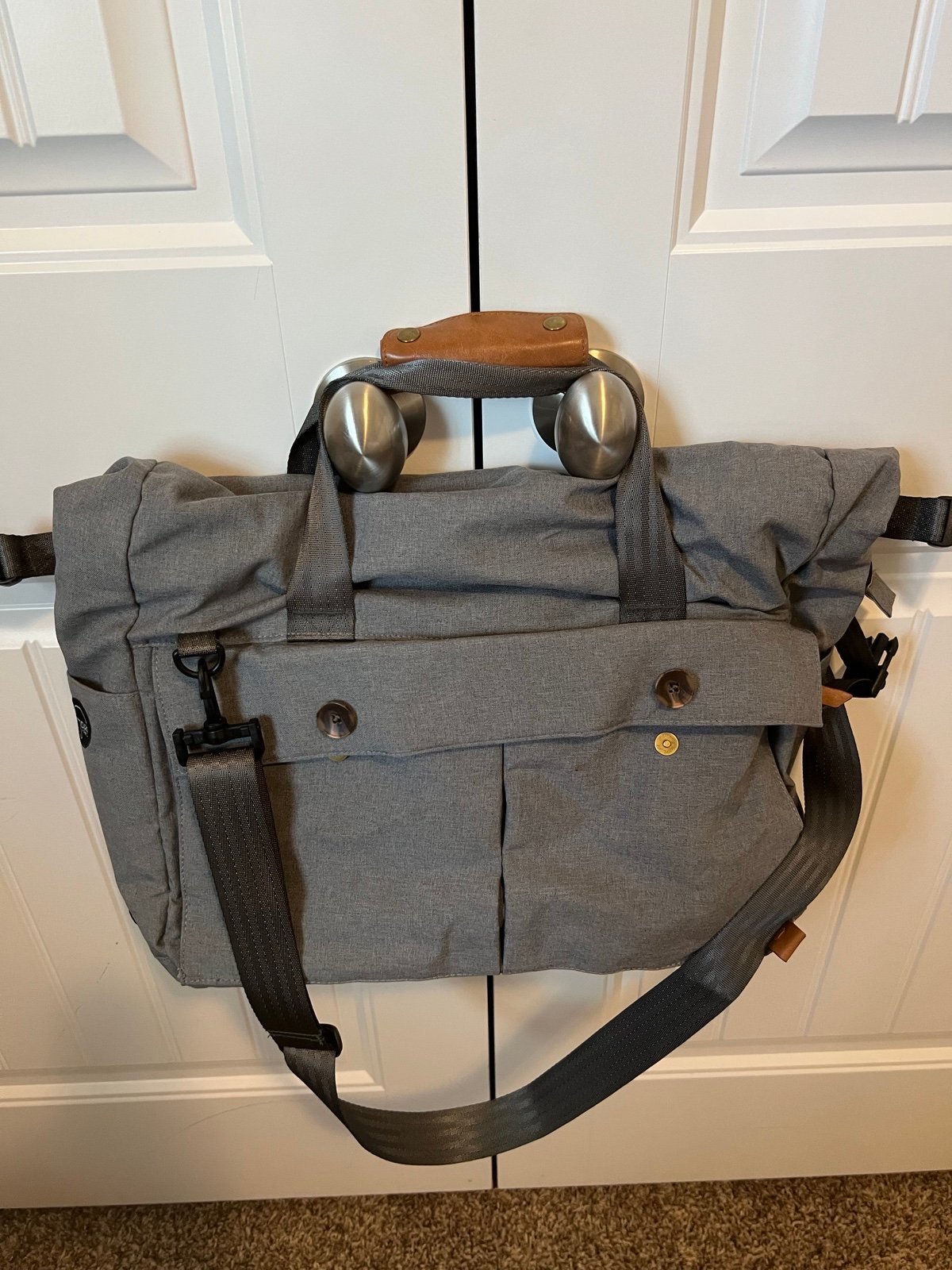 PKG Messenger Bag- 17x14x4, multiple pockets, travel sleeve, Heather grey