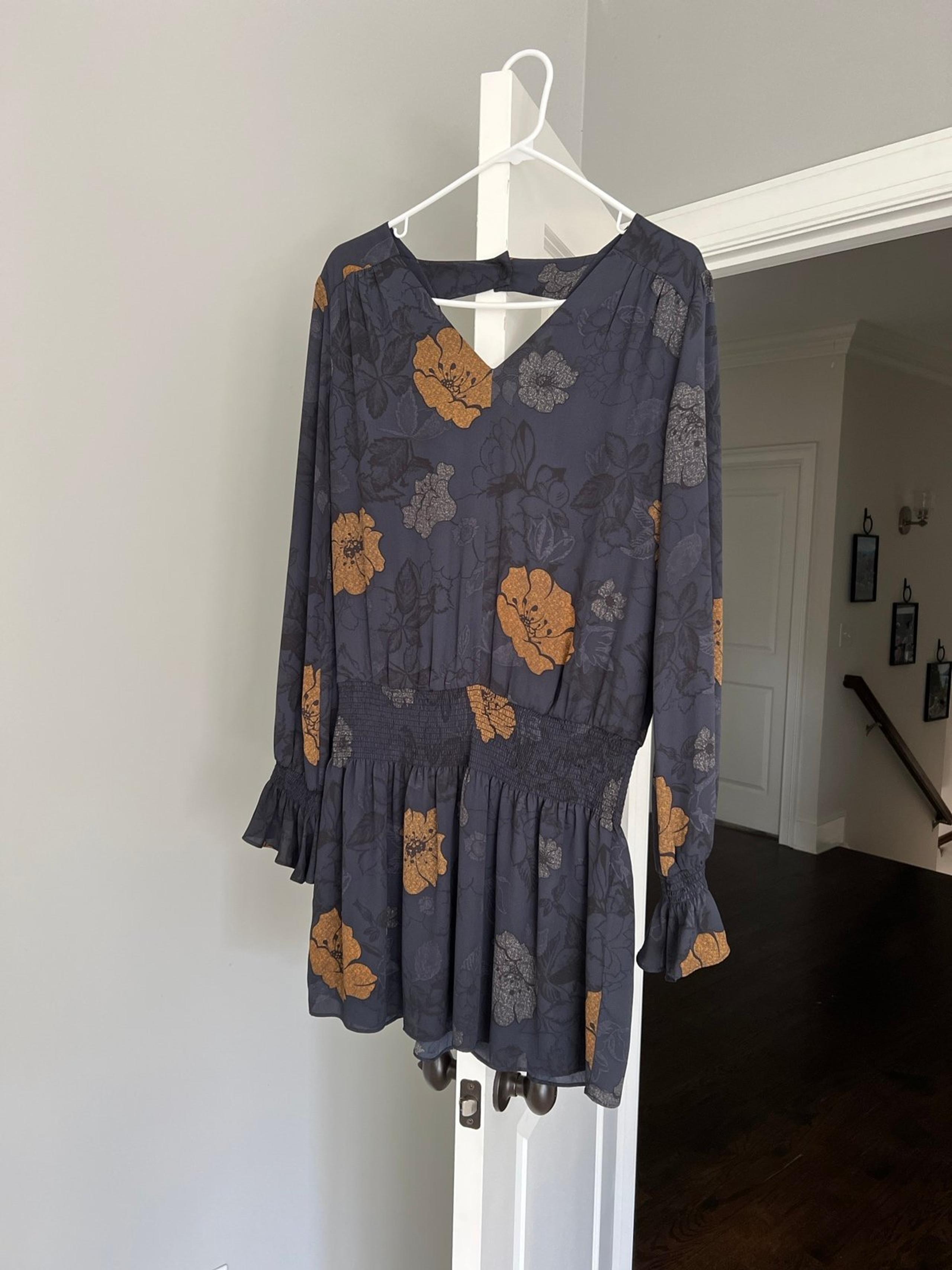 Women’s Chelsea 28 brand from Nordstrom above the knees floral dress size small
