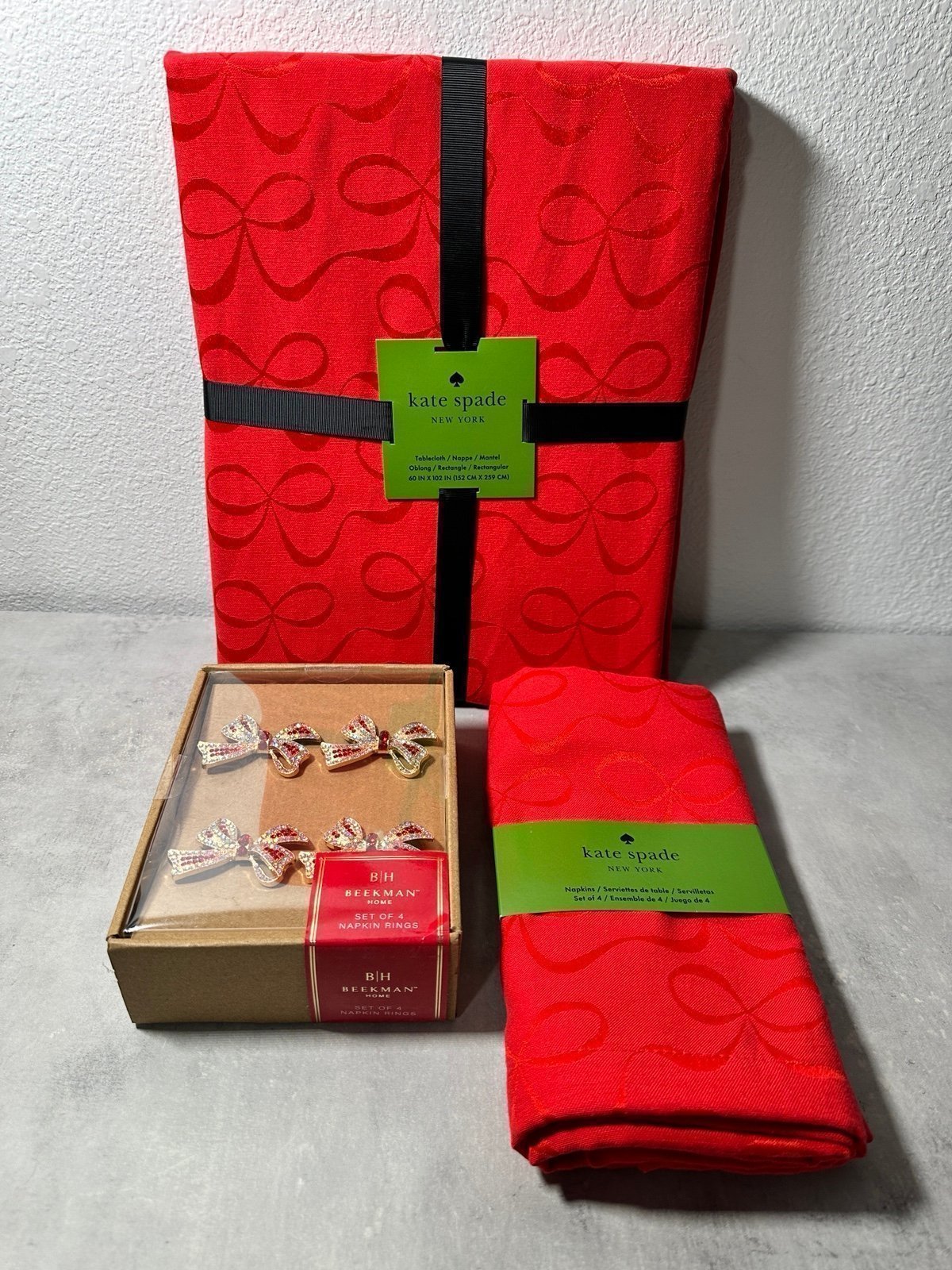 Kate Spade 4pc NapkinsTablecloth & Beekman Home 4pc Bling Bow Napkin Rings