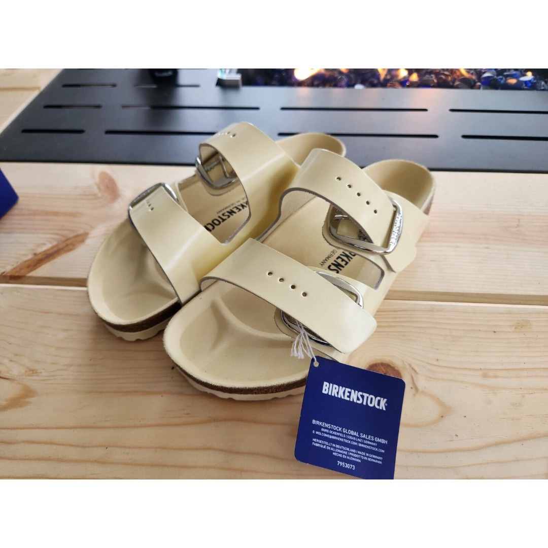 BIRKENSTOCK Arizona Big Buckle Sandal in High Shine Butter Leather 39 L8 M6