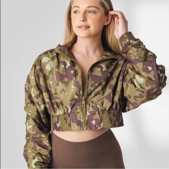 Vitality Ethos Jacket in Woodland Size Small NEW