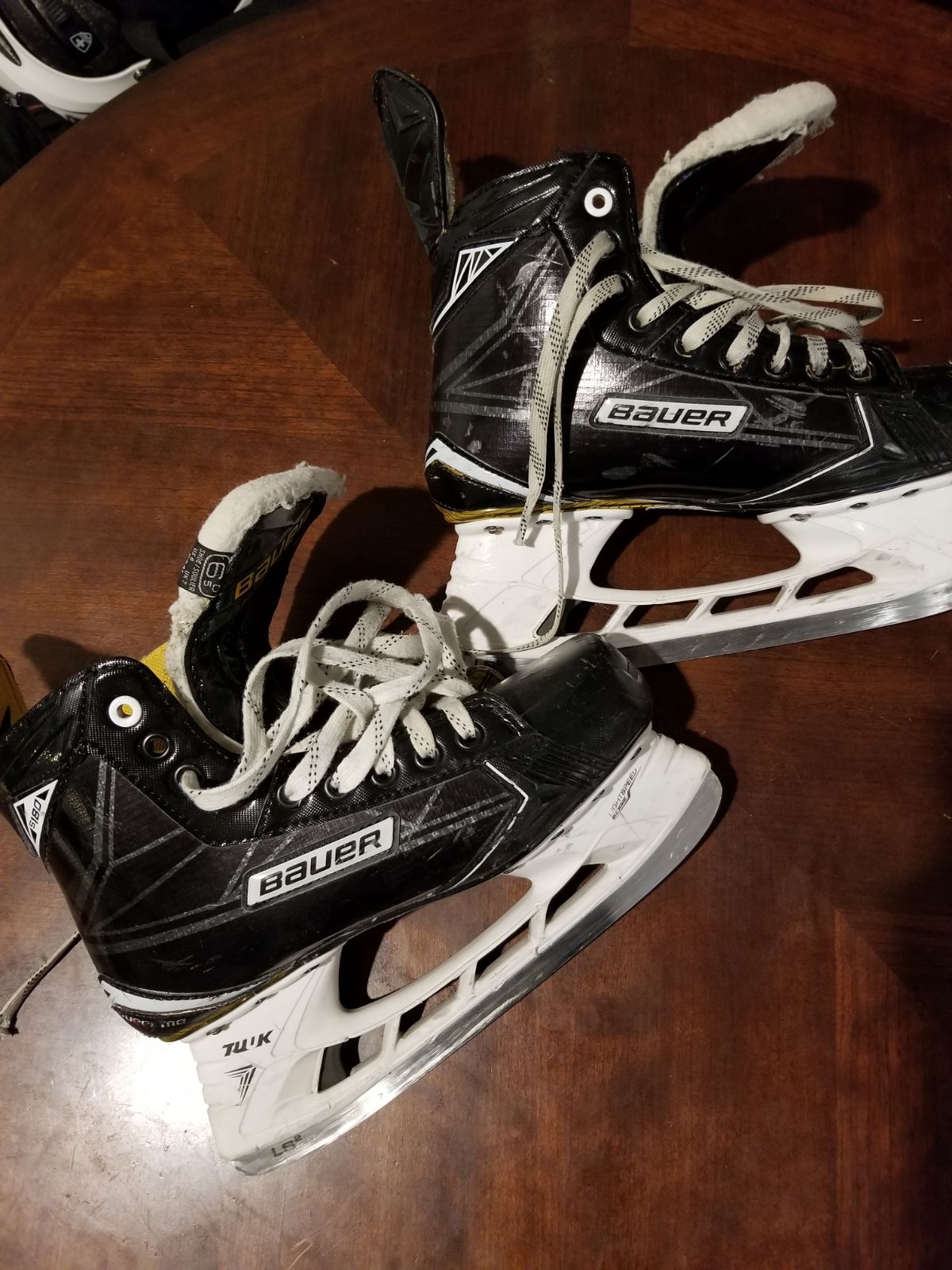 Hockey skates