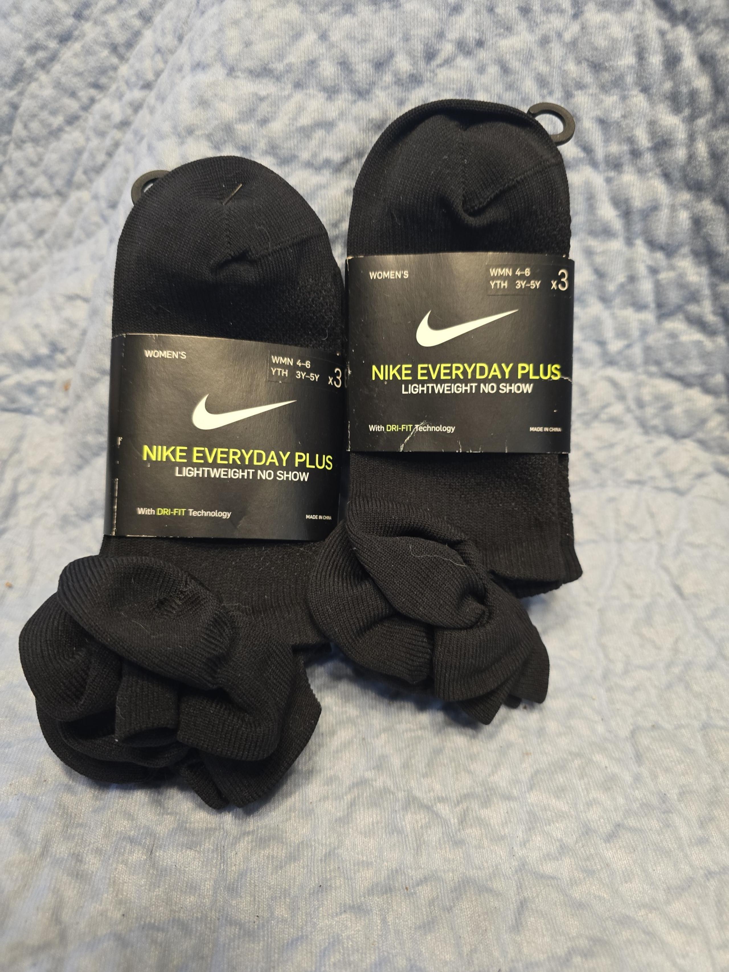 6 pair women's 4-6  Nike Everyday plus no show socks