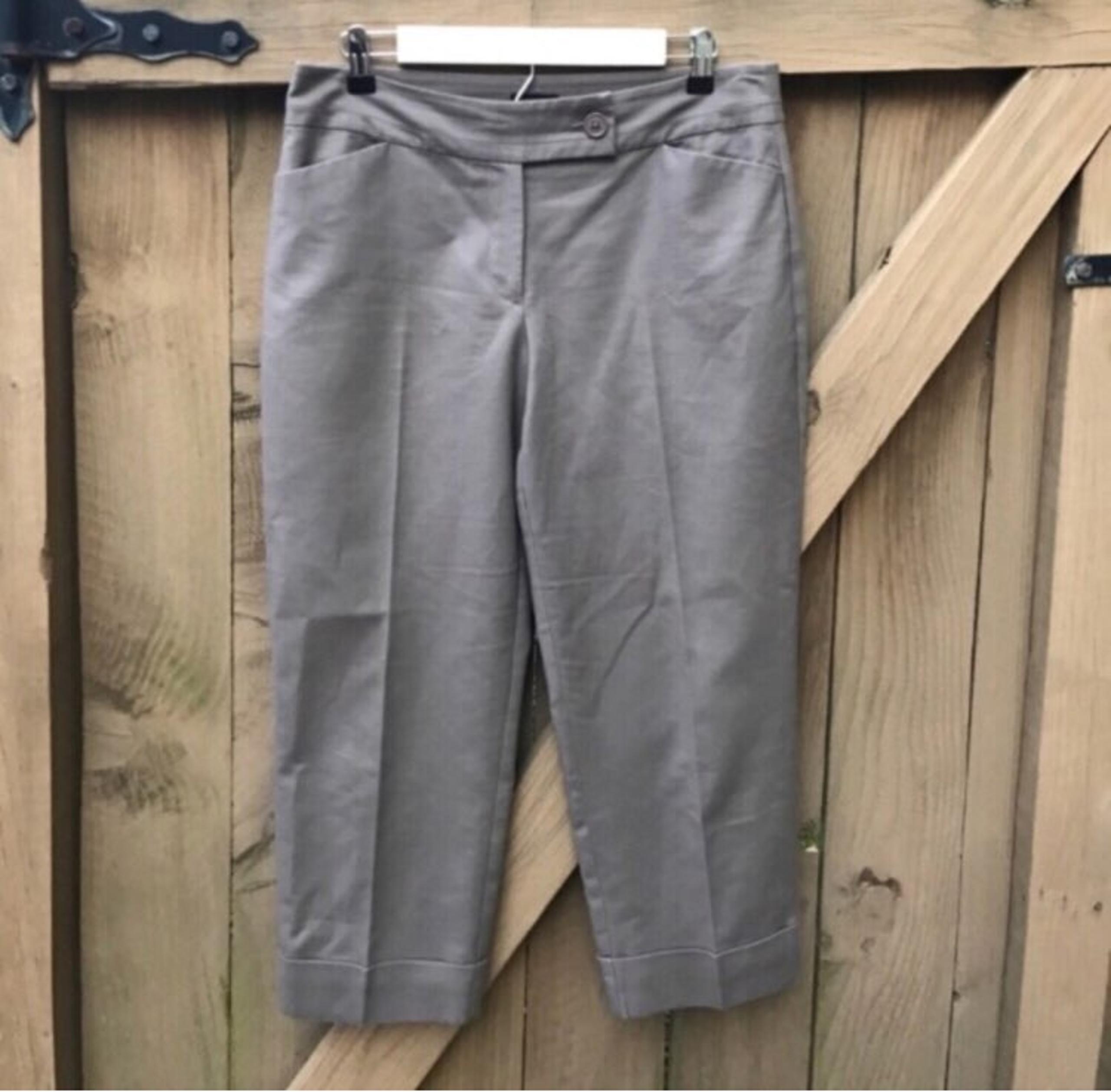 Ann Taylor Cropped Pants Size 8