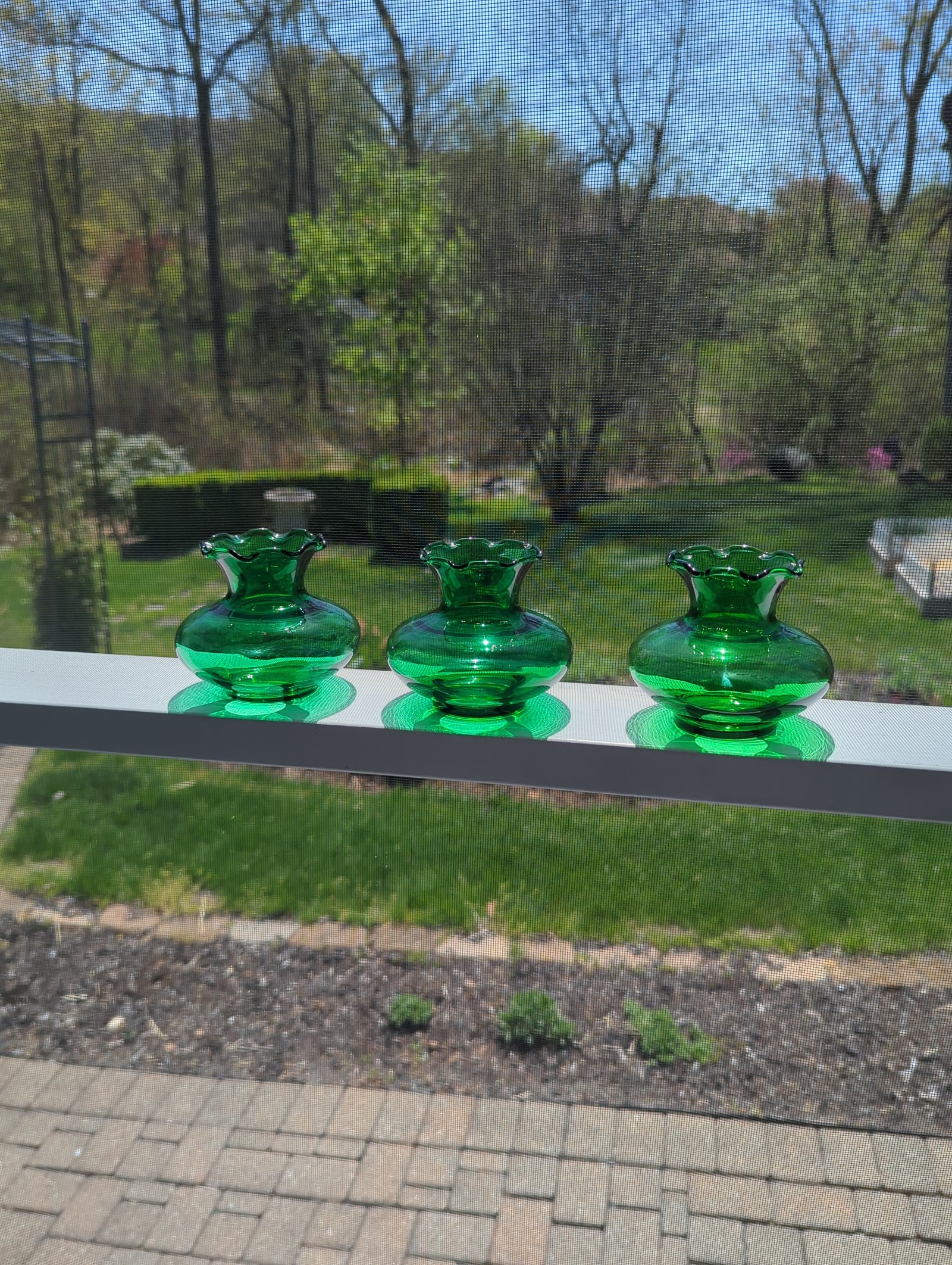 Vintage Anchor Hocking Emerald Green Glass Ruffle Top Vase Set of 3